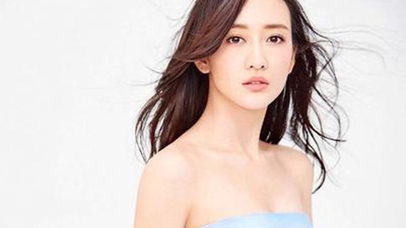 黄景瑜帅气亮相Ferragamo上海活动型格演绎意式优雅风范